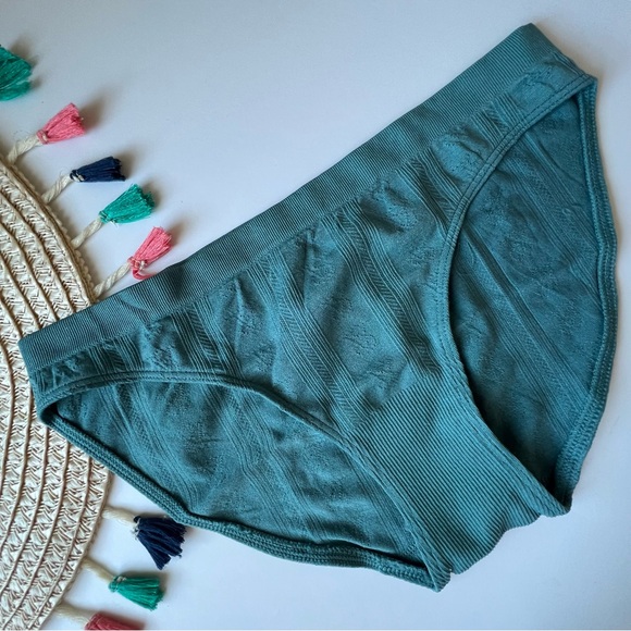 Victoria's Secret Pointelle Seamless Bikini Panty French Sage Small NEW - Picture 3 of 3